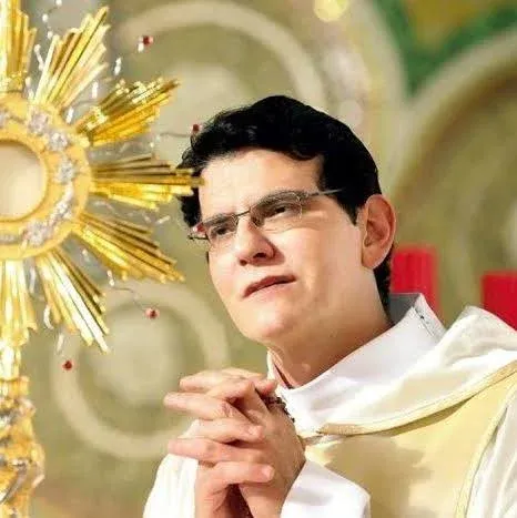 padre reginaldo manzotti